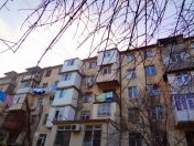 Satılır 3 otaqlı 75 m2 köhnə tikili İnşaatçılar m.