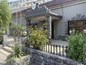 Satılır 5 otaqlı 360 m2 obyekt Memar Əcəmi m.