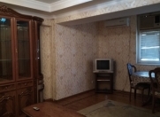 İcarəyə verilir 3 otaqlı 90 m2 köhnə tikili İçəri Şəhər m.