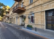 İcarəyə verilir 3 otaqlı 110 m2 köhnə tikili Səbail r.