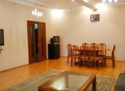 İcarəyə verilir 4 otaqlı 170 m2 yeni tikili Vergilər Nazirliyi