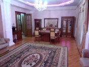 İcarəyə verilir 3 otaqlı 154 m2 yeni tikili Şah İsmayıl Xətai m.