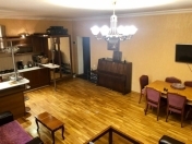 İcarəyə verilir 4 otaqlı 150 m2 köhnə tikili Ağ şəhər