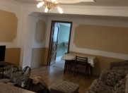 İcarəyə verilir 2 otaqlı 70 m2 köhnə tikili 28 May m.