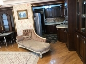 Satılır 6 otaqlı 550 m2 yeni tikili Heydər Məscidi