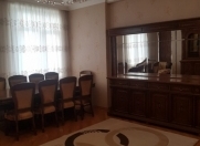 İcarəyə verilir 3 otaqlı 135 m2 yeni tikili Gənclik m.