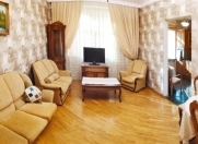 İcarəyə verilir 2 otaqlı 67 m2 köhnə tikili Səbail r.