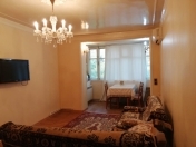 İcarəyə verilir 2 otaqlı 50 m2 köhnə tikili İnşaatçılar m.