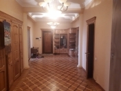 Satılır 5 otaqlı 200 m2 yeni tikili Gənclik m.