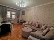 Satılır 3 otaqlı 90 m2 köhnə tikili Yeni Yasamal