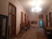 İcarəyə verilir 6 otaqlı 400 m2 ofis Səbail r.