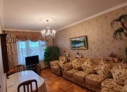 Satılır 4 otaqlı 90 m2 köhnə tikili Yasamal r.
