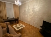 İcarəyə verilir 3 otaqlı 90 m2 köhnə tikili Gənclik m.