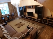 İcarəyə verilir 6 otaqlı 250 m2 yeni tikili 5 mkr