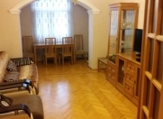 Satılır 2 otaqlı 70 m2 köhnə tikili Elmlər Akademiyası m.