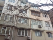 Satılır 2 otaqlı 45 m2 köhnə tikili Elmlər Akademiyası m.