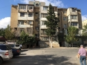 Satılır 3 otaqlı 75 m2 köhnə tikili Elmlər Akademiyası m.