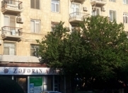 İcarəyə verilir 2 otaqlı 55 m2 köhnə tikili İncəsənət və Mədəniyyət Un.