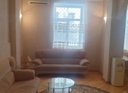 İcarəyə verilir 2 otaqlı 63 m2 köhnə tikili İçəri Şəhər m.