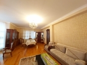 Satılır 3 otaqlı 100 m2 köhnə tikili Ayna Sultanova heykəli