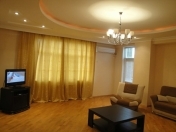 İcarəyə verilir 2 otaqlı 100 m2 yeni tikili Şah İsmayıl Xətai m.