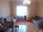 İcarəyə verilir 1 otaqlı 60 m2 köhnə tikili Şah İsmayıl Xətai m.