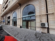 İcarəyə verilir 3 otaqlı 100 m2 obyekt Ayna Sultanova heykəli