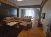 İcarəyə verilir 4 otaqlı 200 m2 yeni tikili 28 May m.