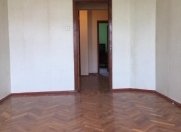 Satılır 4 otaqlı 90 m2 köhnə tikili Yasamal r.