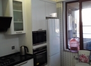 Satılır 3 otaqlı 100 m2 köhnə tikili Axundov bağı