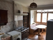 İcarəyə verilir 3 otaqlı 105 m2 köhnə tikili Elmlər Akademiyası m.