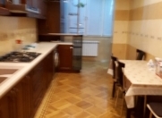 İcarəyə verilir 4 otaqlı 150 m2 köhnə tikili Nəsimi r.