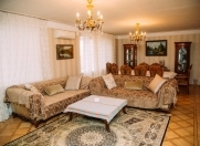 Satılır 5 otaqlı 120 m2 köhnə tikili Zərifə Əliyeva adına park