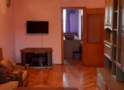 İcarəyə verilir 3 otaqlı 80 m2 köhnə tikili Elmlər Akademiyası m.