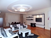 İcarəyə verilir 4 otaqlı 200 m2 yeni tikili Nəsimi r.