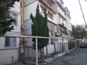 Satılır 3 otaqlı 66 m2 köhnə tikili İnşaatçılar m.
