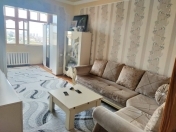 Satılır 2 otaqlı 70 m2 köhnə tikili Xalqlar Dostluğu m.