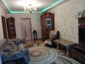 Satılır 4 otaqlı 75 m2 köhnə tikili İnşaatçılar m.