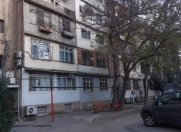 Satılır 3 otaqlı 85 m2 köhnə tikili İnşaatçılar m.