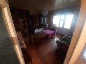 Satılır 3 otaqlı 64 m2 köhnə tikili Elmlər Akademiyası m.