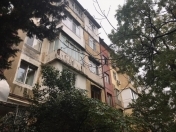 Satılır 2 otaqlı 46 m2 köhnə tikili Xalqlar Dostluğu m.