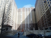 Satılır 1 otaqlı 60 m2 yeni tikili İnşaatçılar m.