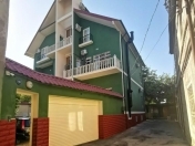 Satılır 13 otaqlı 650 m2 obyekt İnşaatçılar m.