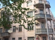 İcarəyə verilir 2 otaqlı 60 m2 köhnə tikili İçəri Şəhər