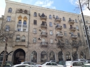 Satılır 3 otaqlı 83 m2 köhnə tikili Axundov bağı