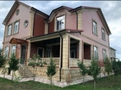 İcarəyə verilir 5 otaqlı 500 m2 villa Quba