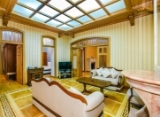 İcarəyə verilir 9 otaqlı 500 m2 köhnə tikili 28 May m.