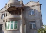 Satılır 5 otaqlı 400 m2 villa Qaraçuxur