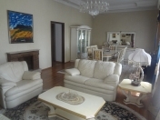 İcarəyə verilir 5 otaqlı 195 m2 köhnə tikili Nizami m.