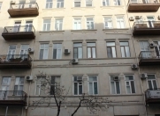Satılır 3 otaqlı 66 m2 köhnə tikili Yasamal r.